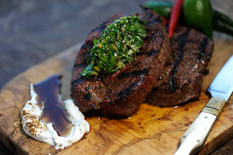Hirschkeulen-Steaks mit Chimichurri