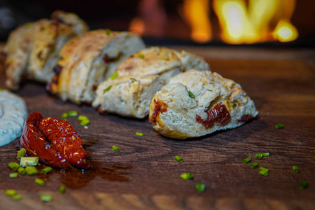 Stockbrot mit Kräuter-Dip