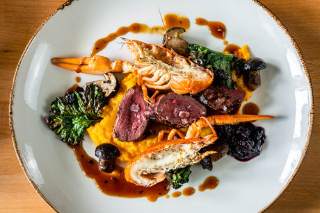 Surf 'n' Turf – Rehrücken mit Flusskrebsen