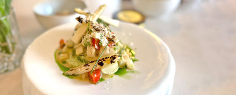 Gegrillter Romana-Salat mit BBQ-Spargel-Vinaigrette & Grüner Sauce